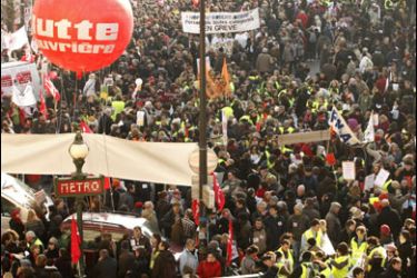 r/Public and private sector workers demonstrate during a protest march in Paris January 29, 2009.