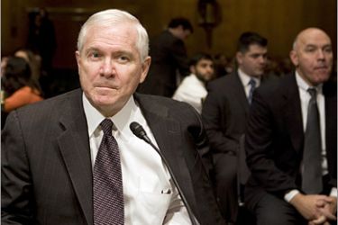REUTERS / U.S. Secretary of Defense Robert Gates waits to testify at the Senate Armed Services Committee in Washington, January 27, 2009. REUTERS/Larry Downing (UNITED