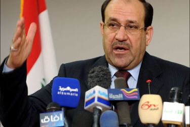 r : Iraq's Prime Minister Nuri al-Maliki speaks during a meeting with a local tribe in Baghdad January 23, 2009. Maliki made a call for a strong central state on Friday in his first