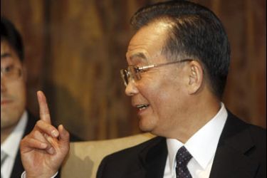r/Chinese Prime Minister Wen Jiabao gestures during his meeting with German Foreign Minister Frank-Walter Steinmeier in Berlin, January 29, 2009.