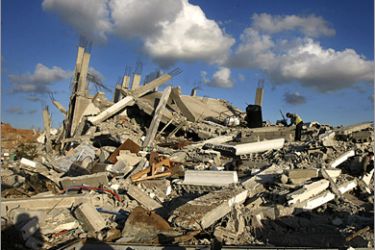AFP / Palestinians search through the rubble of a destroyed building in Jabalia in the northern Gaza Strip on January 18, 2009. Thousands of Gazans took advantage of a unilateral