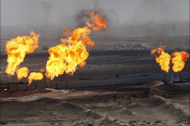r_Flames rise from pipes as excess natural gas burn at South Rumaila oilfield in Basra, 420 km (260 miles) southeast of Baghdad, January 22, 2009