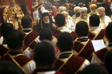 Pope Shenuda III (L), Head of the Egyptian Coptic Orthodox Church, leads the Coptic Christmas midnight mass in Cairo late on January 6,2009.