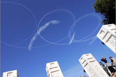 AFP - A view shows smoke trails of Israeli Air Force jets over the Gaza Strip on January 3, 2009 as seen from the Israeli-Gaza border. The Israeli military has carried out more than 700
