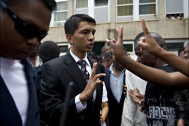 afp : Madagascar's opposition leader Andry Rajoelina and ousted mayor of Antananarivo Andry Rajoelina (2nd L), 34, speaks to some of his supporters as he visits the general