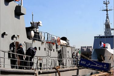 AFP - Algerian sailors are pictured on their fregate "Al-Qersh" moored next to the French frigate "GUEPRATTE" (R) that docked at the port of Algiers, on February 14, 2009. The