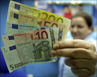 اليورو يستقر مقابل الين والدولار(الفرنسية-أرشيف)