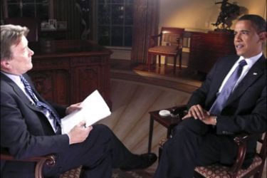 r : CBS correspondent Steve Kroft (L) interviews President Barack Obama in the White House March 20, 2009 for the March 22 airing of 60 Minutes. REUTERS/Aaron Tomlinson-