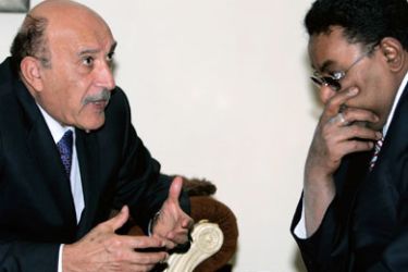 afp/ Egyptian intelligence chief Omar Suleiman (L) speaks with Salah Gosh, the head of Sudan's National Security and Intelligence Service, during a meeting in Khartoum on March 14, 2009.