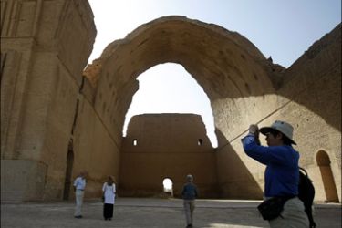 afp : US, British and Canadian tourists visit the Castle of Persian King Xerxes at Salman Pak south of Baghdad on March 21, 2009. The first Western firm to bring a group of