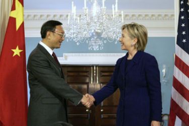 R/ U.S. Secretary of State Hillary Clinton meets Chinese Foreign Affairs Minister Yang Jiechi (L) in Washington March 11, 2009. REUTERS/Hyungwon Kang