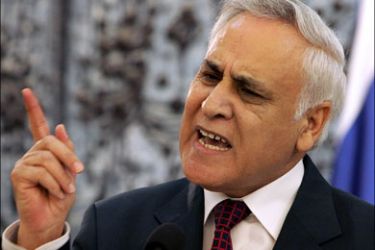 afp : (FILES) Israeli President Moshe Katsav gestures during a press conference at his official residence in Jerusalem 24 January 2007. Israel's attorney general on March 8, 2009