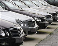 ألمانيا تشجع مواطنيها على اقتناء سيارات جديدة لتنشيط الاقتصاد (رويترز-أرشيف)