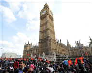 
لندن شهدت مظاهرة حاشدة للمطالبة بوقف القتال في سريلانكا (الفرنسية)لندن شهدت مظاهرة حاشدة للمطالبة بوقف القتال في سريلانكا (الفرنسية)