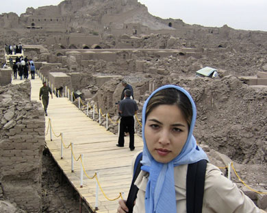 صورة التقطت لروكسانا في مدينة بام الإيرانية في مارس الماضي (رويترز-أرشيف)