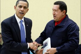 r : Venezuelan President Hugo Chavez (R) gives U.S. President Barack Obama a copy of "Las Venas Abiertas de America Latina" by author Eduardo Galiano during a meeting
