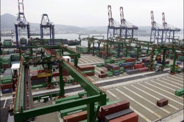 r : Containers are seen stacked up at the Port of Taipei in northern Taiwan April 7, 2009. Taiwan's exports in March fell 35.7 percent, in line with market expectations, data showed