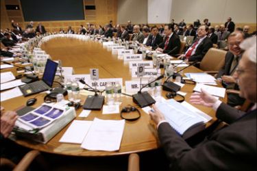 r : A general view of the International Monetary and Financial Committee (IMFC) meeting at IMF headquarters in Washington April 25, 2009. REUTERS/Yuri Gripas (UNITED