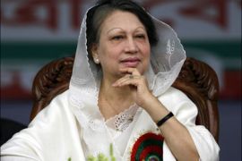 r ; Bangladesh Nationalist Party (BNP) chairperson Begum Khaleda Zia looks on during a rally in Dhaka May 2, 2009. REUTERS/Andrew Biraj (BANGLADESH POLITICS)