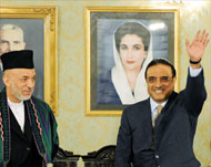 زرداري وكرزاي خلال زيارة الأخير لباكستان العام الماضي (الفرنسية-أرشيف)