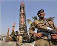 الجيش الباكستاني يفرض نظاما أمنيا صارما على أسلحته النووية (الفرنسية-أرشيف)