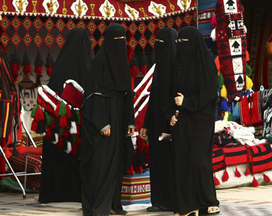 الهدف من المسابقة إظهار جمال الأخلاق لدى الفتاة السعودية (رويترز-أرشيف)