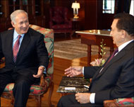 مبارك قال إن نتنياهو أبلغه بأن حكومته حكومة سلام (الفرنسية)