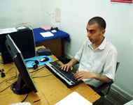 الصحفي سفيان شورابي انتقد محاصرة السلطة للمدونات (الجزيرة نت) 