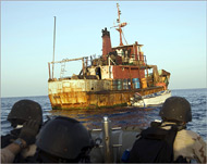 
عمليات القرصنة بسواحل الصومال أثارت انتباها عالميا (رويترز-أرشيف)عمليات القرصنة بسواحل الصومال أثارت انتباها عالميا (رويترز-أرشيف)