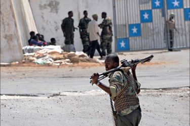 f_Armed men working for the transitional federal government stand outside the gate to the Somali President's house, within the presidential compound, also known as "