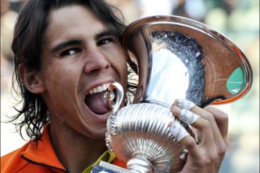 r : Rafael Nadal of Spain poses with the trophy after winning the final against Novak Djokovic of Serbia during the Rome Masters tennis tournament May 3, 2009.