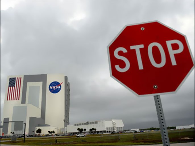 afp : Storm clouds are seen over the Vehicle Assembly Building May 22, 2009 at Kennedy Space Center in Florida as NASA waves off the landing of the space shuttle Atlantis due