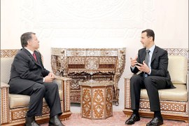 AFP - A handout picture released by the official Syrian Arab News Agency (SANA) shows Syrian President Bashar al-Assad (R) meeting with Jordan's King Abdullah II at Al-Rawda presidential palace in Damascus on May 11, 2009. The Jordanian monarch is on a visit to Syria for talks with Assad