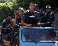 الشرطة الفلسطينية أطلقت النار على سيارة حاولت تجاوز موكب مسؤول كبير (رويترز-أرشيف)