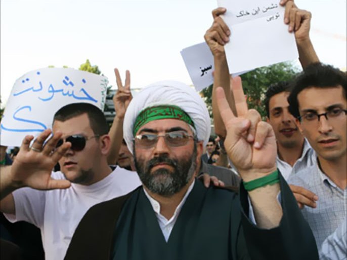 A picture released by Iranian Mehr News Agency on June 18, 2009 shows supporters of Iranian opposition leader Mir Hossein Mousavi wearing green wristbands and flashing victory signs during a massive rally in Tehran on June 17, 2009.
