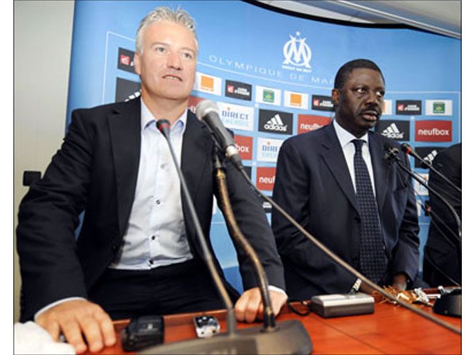 afp : Didier Deschamps, (L), Marseille's new coach, and president of the Marseille football team Pape Diouf (R) give a press conference, on June 2, 2009, in Marseille, southern