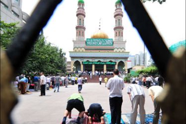 afp : Uighur Muslims attend Friday prayers at the Yanhan Mosque in Urumqi on July 17, 2009 in northwest China's Xinjiang province. Security forces armed with semi-