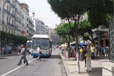 الحجاب والشارع الجزائري