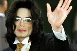 afp : (FILES) Photo taken on June 3, 2005 of Michael Jackson waving as he arrives at the Santa Barbara County courthouse in Santa Maria, California. Lethal levels of a