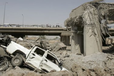 A collapsed highway is seen after a truck bomb attack targeting the Iraqi Finance Ministry in Baghdad August 19, 2009. A series of explosions killed at least 75 people