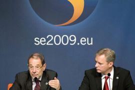 European Union foreign policy Chief Javier Solana, left, and Swedish Defence Minister Sten Tolgfors, right, at a news conference during an informal EU Defence Minister meeting on September 28, 2009, in Goteborg, Sweden.