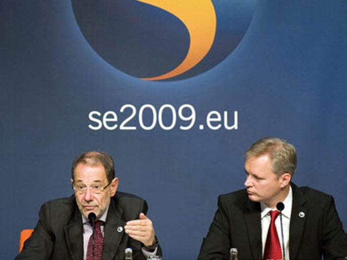 European Union foreign policy Chief Javier Solana, left, and Swedish Defence Minister Sten Tolgfors, right, at a news conference during an informal EU Defence Minister meeting on September 28, 2009, in Goteborg, Sweden.