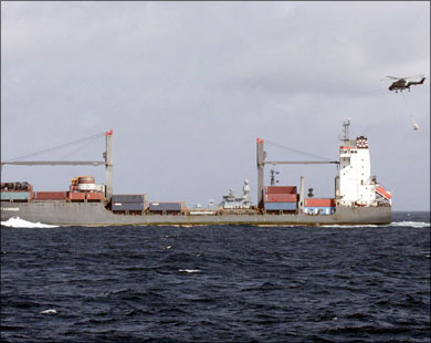   وجود السفن الأجنبية في خليج عدن يثير قلق اليمنيين (رويترز-أرشيف)