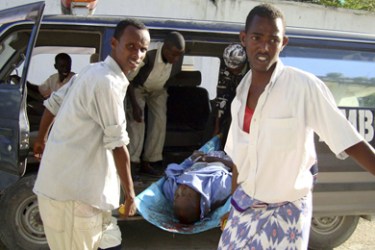 Civilians carry the body of a man killed after attacks in Somalia's capital Mogadishu September 17, 2009. Somali rebels hit the African Union's main base in Mogadishu