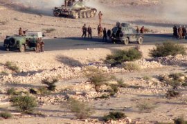 (FILES) A picture released on September 28, 2009 by the Yemeni army's media office shows Yemeni troops in their armoured vehicles on the frontline with Shiite rebels they are battling in the flashpoint Saada province, 240 kms north of Sanaa.