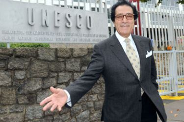 Egypt's Culture Minister Faruq Hosni poses on September 17, 2009 in Paris in front of the United Nations Educational, Scientific and Cultural Organisation (UNESCO)