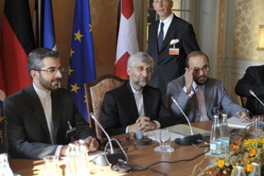 epa01882144 Iran's chief nuclear negotiator Saeed Jalili (2nd L) with members of his delegation at the opening of the talks to discuss the Islamic republic's disputed nuclear