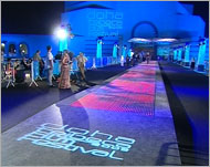 افتتاح مهرجان الدوحة ترايبيكا السينمائي تمير بحضور وجوه فنية عالمية (الجزيرة نت)
