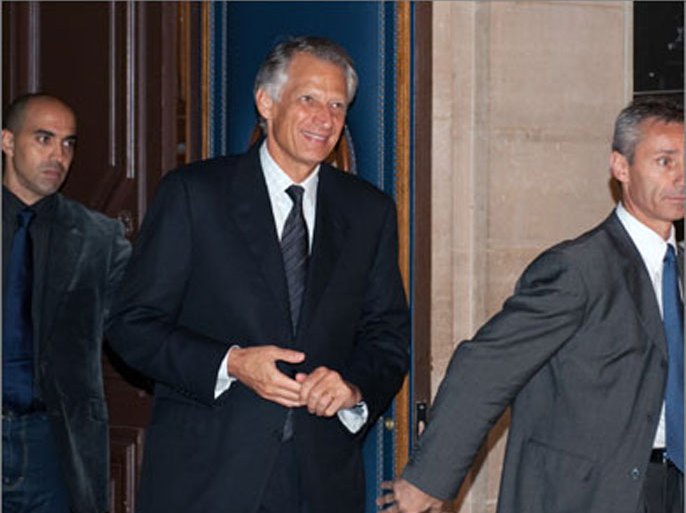 Former French Prime Minister Dominique de Villepin (C), arrives at Paris courthouse for the trial of the so-called "Clearstream affair" on October 13, 2009.