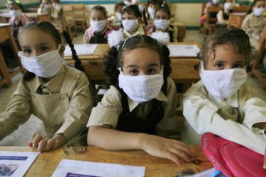 Egyptian school girls wear masks in class for protection against swine flu at a school in Cairo on October 4, 2009. Over 900 cases of the A(H1N1) flu have been reported in Egypt, and two people have died from it.